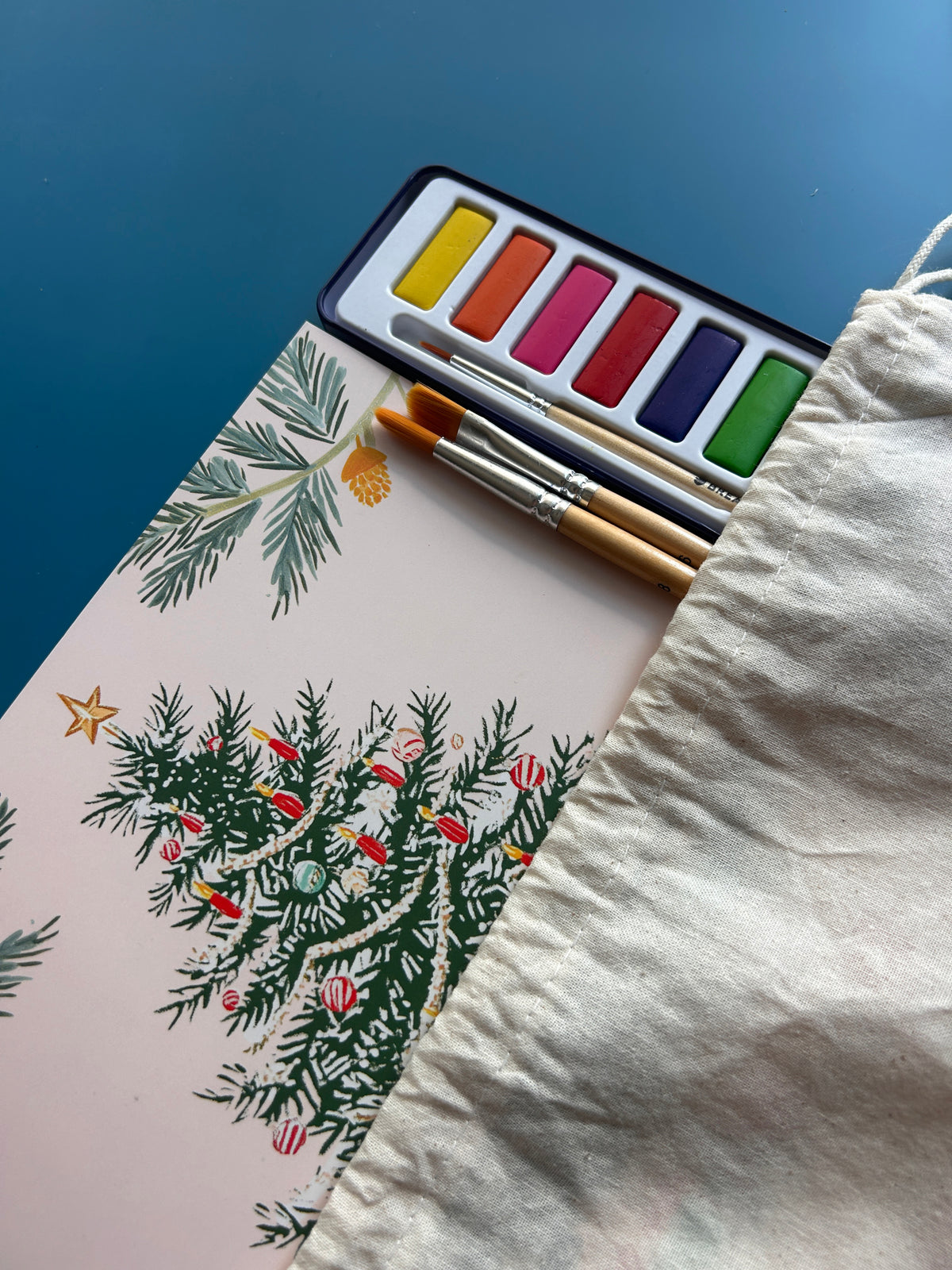 Holiday Watercolor Gift Set: Coloring Book, Paints & Brushes